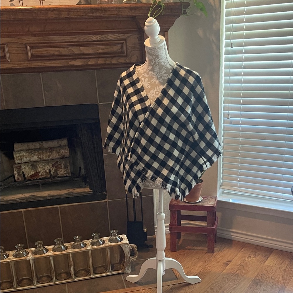 Anna & Ava Black and White Checkered Wrap